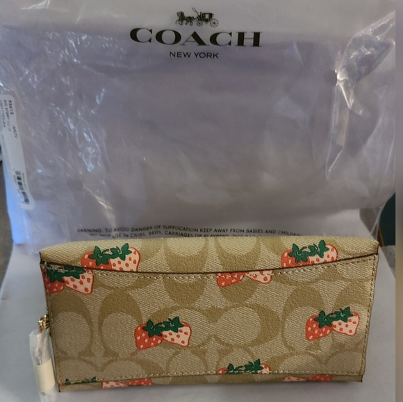 COACH Cosmetic Case In Strawberry Print - Picture 3 of 3